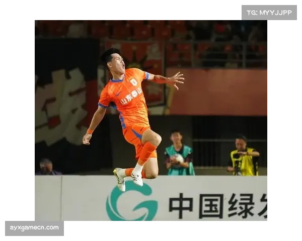 彭啸年轻后卫交学费 成奥斯卡头球破门背景板